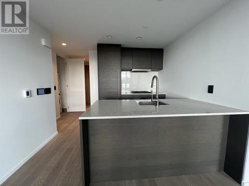 13Xx 1482 Robson Street, Vancouver, BC - Indoor Photo Showing Kitchen