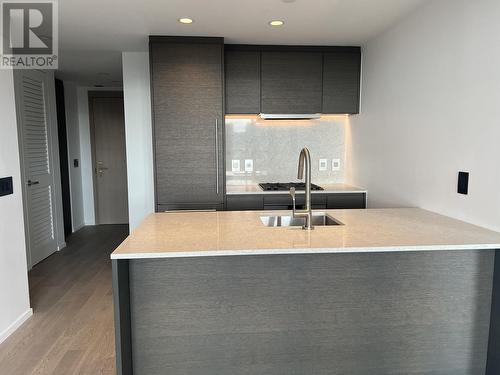 13Xx 1482 Robson Street, Vancouver, BC - Indoor Photo Showing Kitchen With Double Sink With Upgraded Kitchen