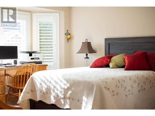 595 Yates Road Unit# 75, Kelowna, BC - Indoor Photo Showing Bedroom