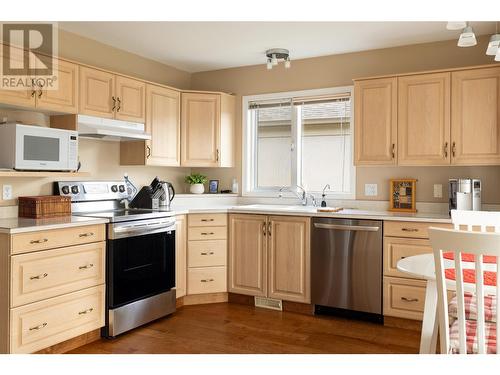 595 Yates Road Unit# 75, Kelowna, BC - Indoor Photo Showing Kitchen