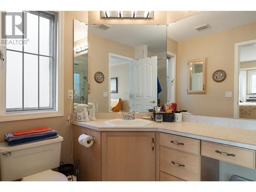 595 Yates Road Unit# 75, Kelowna, BC - Indoor Photo Showing Bathroom