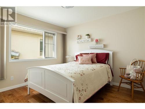 595 Yates Road Unit# 75, Kelowna, BC - Indoor Photo Showing Bedroom