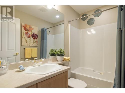 595 Yates Road Unit# 75, Kelowna, BC - Indoor Photo Showing Bathroom