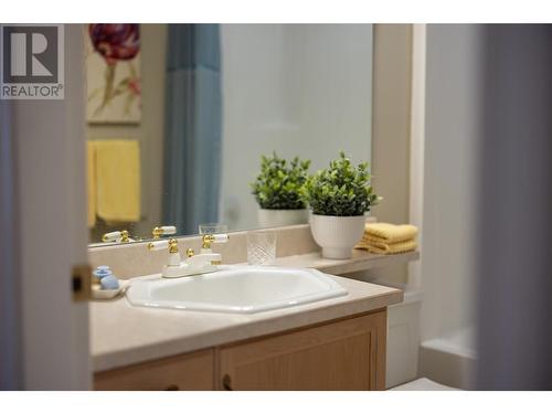 595 Yates Road Unit# 75, Kelowna, BC - Indoor Photo Showing Bathroom