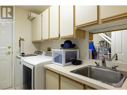 595 Yates Road Unit# 75, Kelowna, BC - Indoor Photo Showing Laundry Room