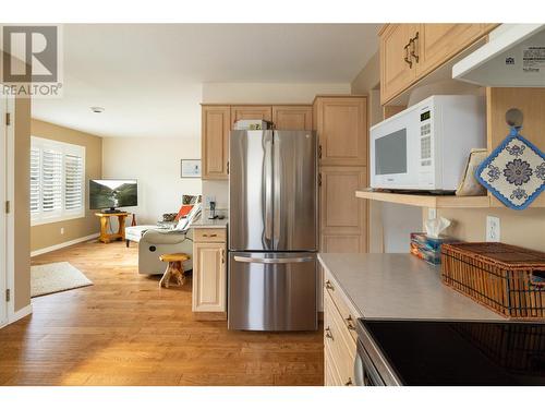 595 Yates Road Unit# 75, Kelowna, BC - Indoor Photo Showing Kitchen