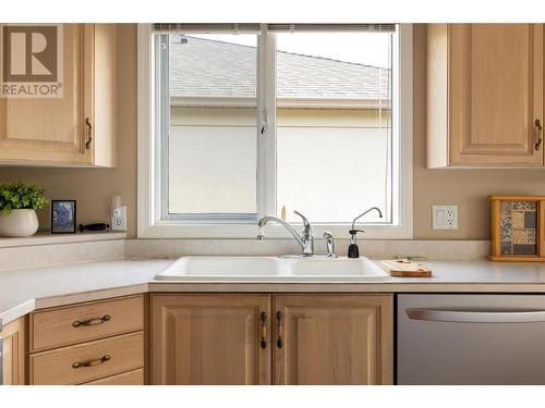 595 Yates Road Unit# 75, Kelowna, BC - Indoor Photo Showing Kitchen With Double Sink