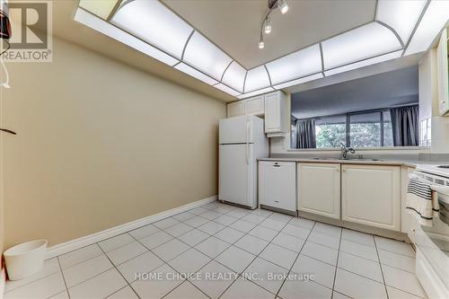 217 - 610 Bullock Drive, Markham, ON - Indoor Photo Showing Kitchen