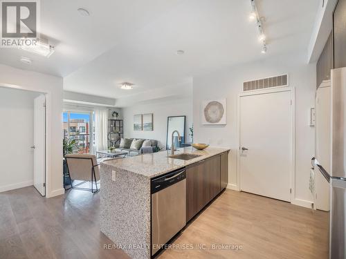 413 - 5005 Harvard Road E, Mississauga, ON - Indoor Photo Showing Kitchen