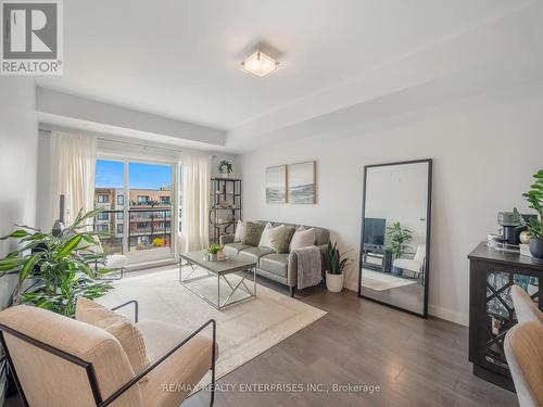 413 - 5005 Harvard Road E, Mississauga, ON - Indoor Photo Showing Living Room