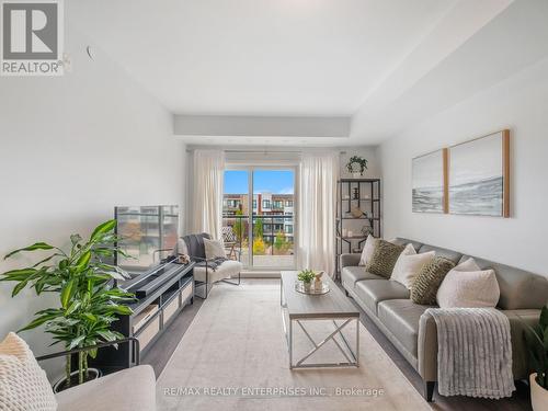 413 - 5005 Harvard Road E, Mississauga, ON - Indoor Photo Showing Living Room