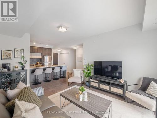 413 - 5005 Harvard Road E, Mississauga, ON - Indoor Photo Showing Living Room