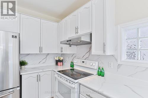 40 Kingmount Crescent, Richmond Hill, ON - Indoor Photo Showing Kitchen