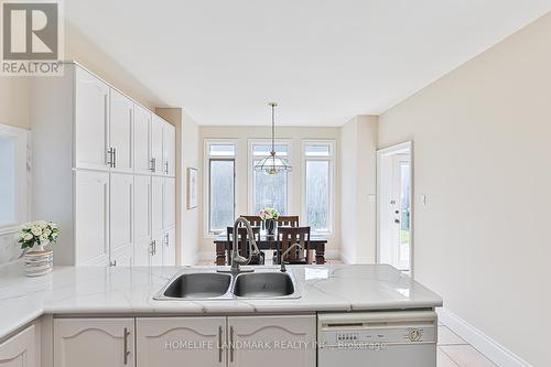 40 Kingmount Crescent, Richmond Hill, ON - Indoor Photo Showing Kitchen With Double Sink