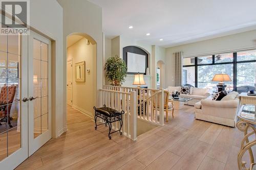 4100 Gallaghers Parkland Drive Unit# 18, Kelowna, BC - Indoor Photo Showing Living Room