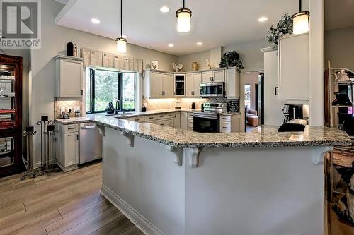 4100 Gallaghers Parkland Drive Unit# 18, Kelowna, BC - Indoor Photo Showing Kitchen With Upgraded Kitchen