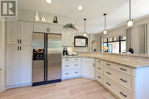 4100 Gallaghers Parkland Drive Unit# 18, Kelowna, BC - Indoor Photo Showing Kitchen With Upgraded Kitchen