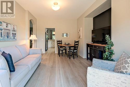 4100 Gallaghers Parkland Drive Unit# 18, Kelowna, BC - Indoor Photo Showing Living Room