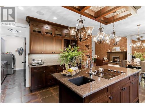 905 Edward Street, Revelstoke, BC - Indoor Photo Showing Kitchen