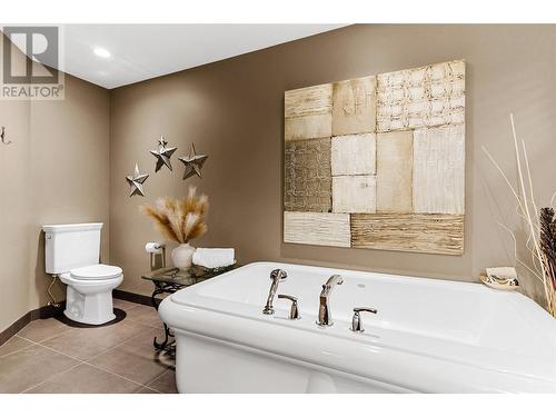 905 Edward Street, Revelstoke, BC - Indoor Photo Showing Bathroom