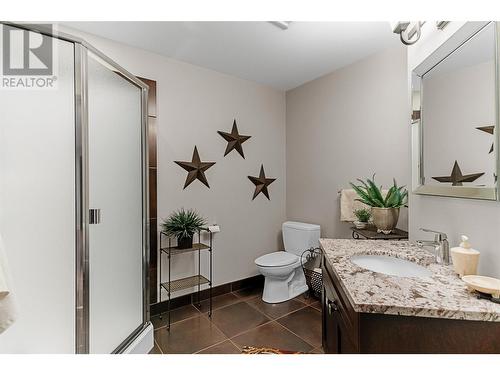 905 Edward Street, Revelstoke, BC - Indoor Photo Showing Bathroom