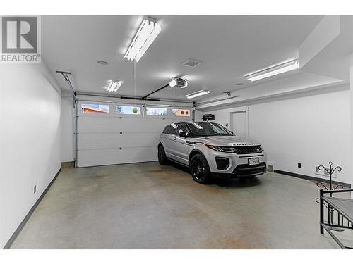 905 Edward Street, Revelstoke, BC - Indoor Photo Showing Garage