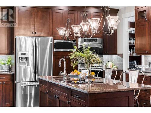 905 Edward Street, Revelstoke, BC - Indoor Photo Showing Kitchen With Upgraded Kitchen