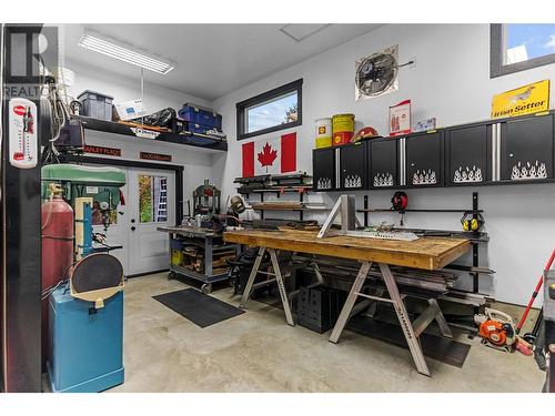 905 Edward Street, Revelstoke, BC - Indoor