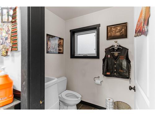 905 Edward Street, Revelstoke, BC - Indoor Photo Showing Bathroom