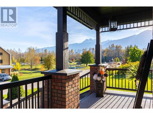 905 Edward Street, Revelstoke, BC - Outdoor With Exterior