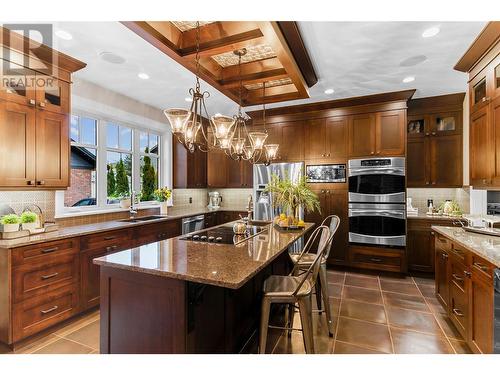 905 Edward Street, Revelstoke, BC - Indoor Photo Showing Kitchen