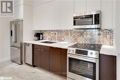 309 - 295 Cundles Road E, Barrie, ON - Indoor Photo Showing Kitchen