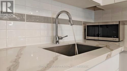 321 Lara Wood, Mississauga, ON - Indoor Photo Showing Kitchen