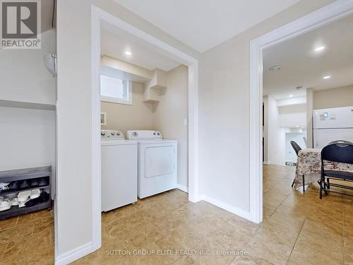 321 Lara Wood, Mississauga, ON - Indoor Photo Showing Laundry Room