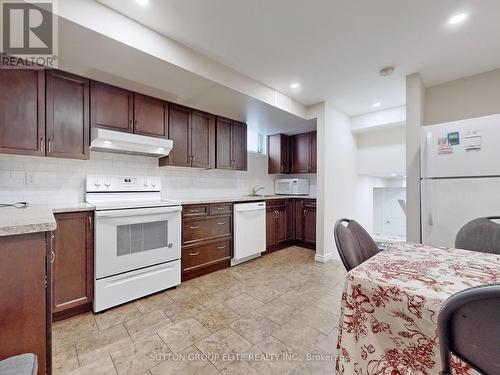 321 Lara Wood, Mississauga, ON - Indoor Photo Showing Kitchen