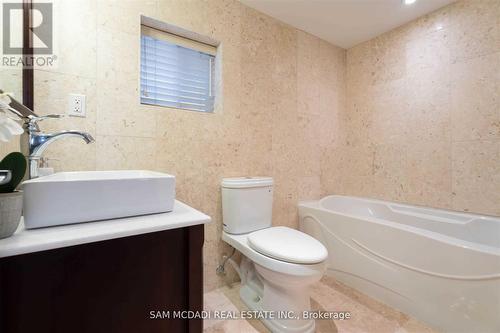 1779 Fifeshire Court, Mississauga, ON - Indoor Photo Showing Bathroom