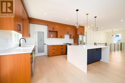 1725 Balsam Place, Kamloops, BC - Indoor Photo Showing Kitchen With Upgraded Kitchen