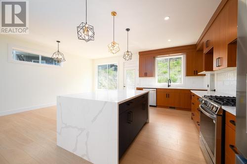 1725 Balsam Place, Kamloops, BC - Indoor Photo Showing Kitchen