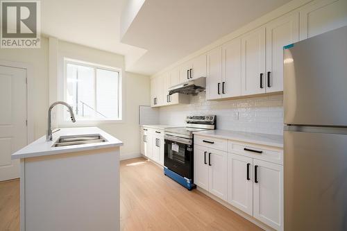 1725 Balsam Place, Kamloops, BC - Indoor Photo Showing Kitchen With Double Sink