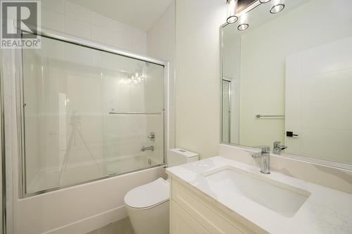 1725 Balsam Place, Kamloops, BC - Indoor Photo Showing Bathroom