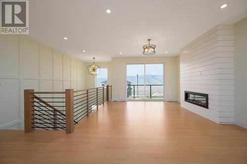 1725 Balsam Place, Kamloops, BC - Indoor Photo Showing Living Room With Fireplace