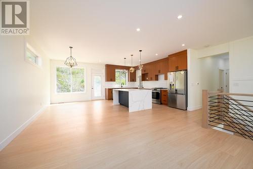 1725 Balsam Place, Kamloops, BC - Indoor Photo Showing Kitchen