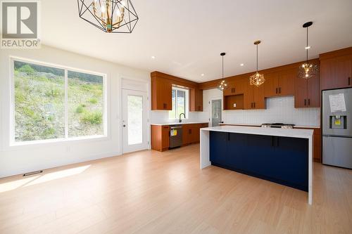 1725 Balsam Place, Kamloops, BC - Indoor Photo Showing Kitchen