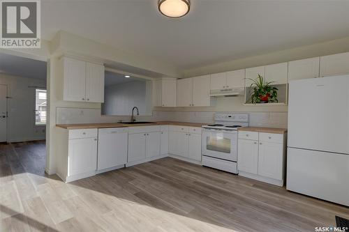 542 Carter Way, Saskatoon, SK - Indoor Photo Showing Kitchen