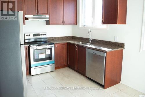 1424 Coral Springs Path, Oshawa, ON - Indoor Photo Showing Kitchen With Double Sink