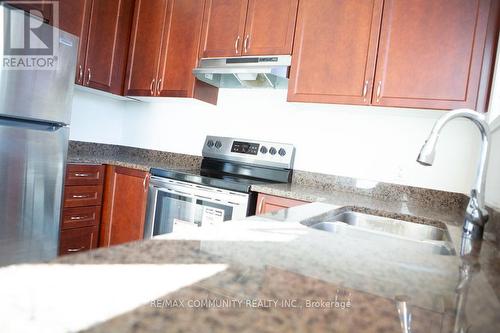 1424 Coral Springs Path, Oshawa, ON - Indoor Photo Showing Kitchen With Double Sink