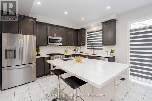 126 Barrow Avenue, Bradford West Gwillimbury, ON - Indoor Photo Showing Kitchen With Upgraded Kitchen