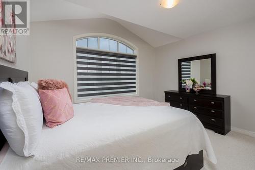 126 Barrow Avenue, Bradford West Gwillimbury, ON - Indoor Photo Showing Bedroom