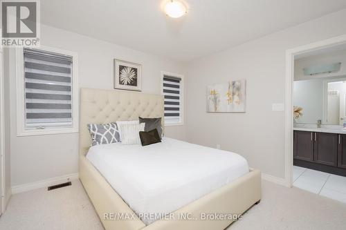 126 Barrow Avenue, Bradford West Gwillimbury, ON - Indoor Photo Showing Bedroom