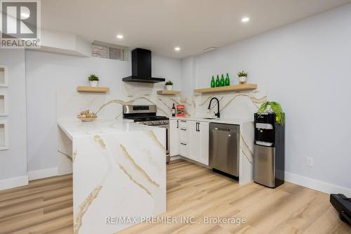 126 Barrow Avenue, Bradford West Gwillimbury, ON - Indoor Photo Showing Kitchen